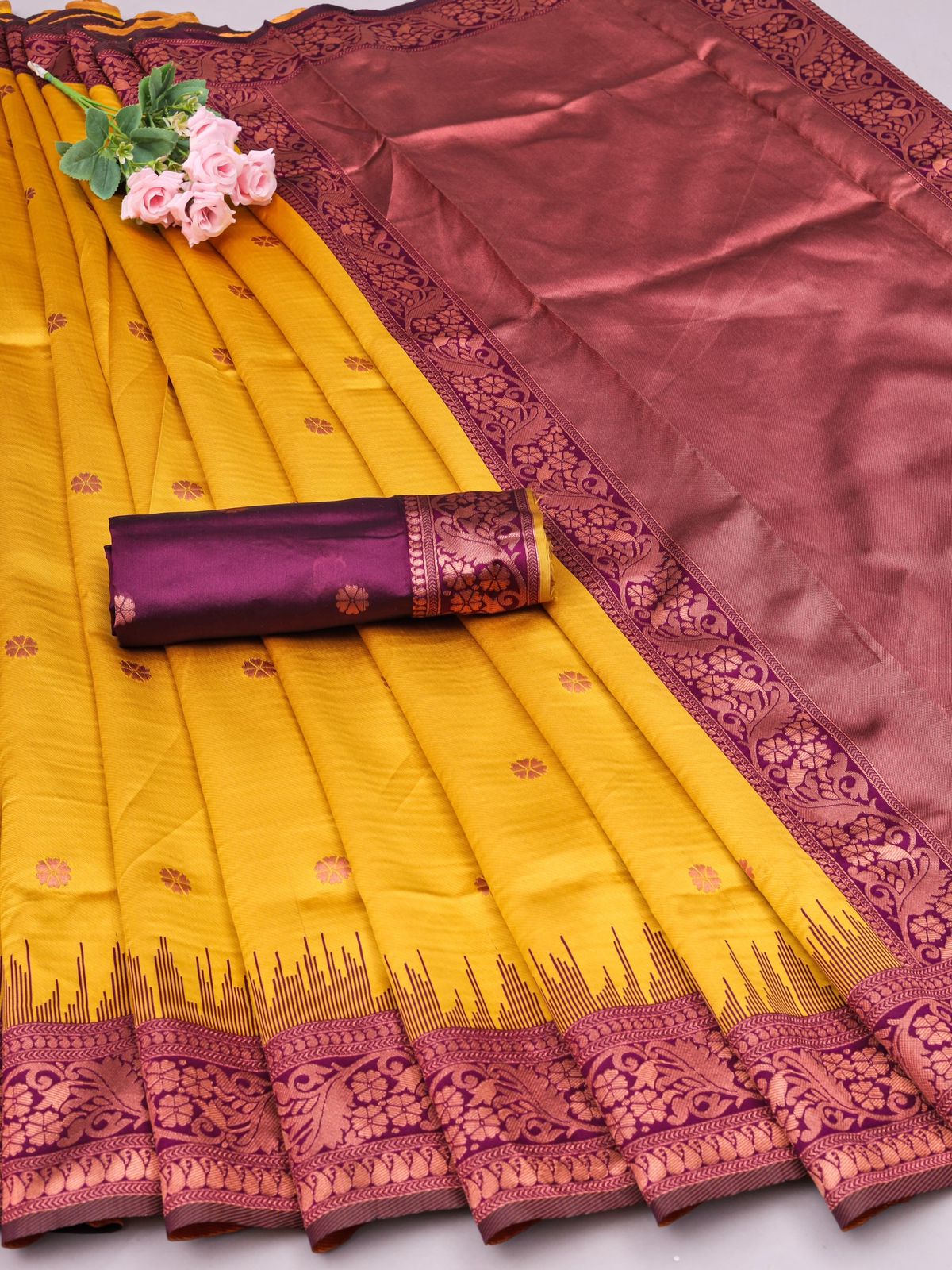 Fugacious Yellow Banarasi Silk Saree With Classic Blouse Piece