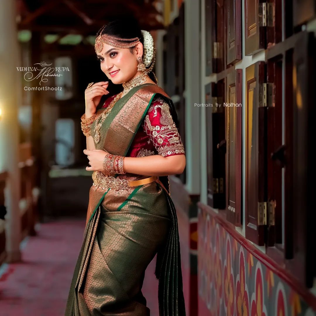 Sizzling Dark Green Soft Silk Saree With Invaluable Blouse Piece