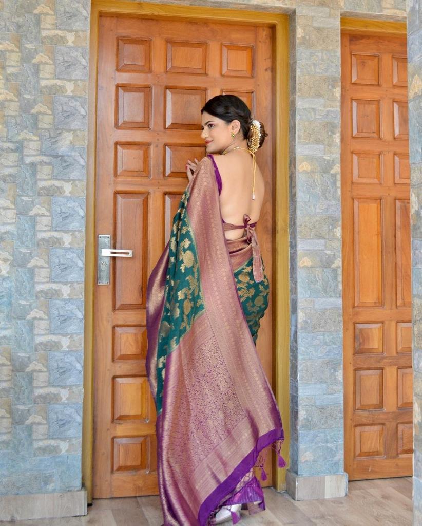 Imaginative Rama Soft Banarasi Silk Saree with Mellifluous Blouse Piece